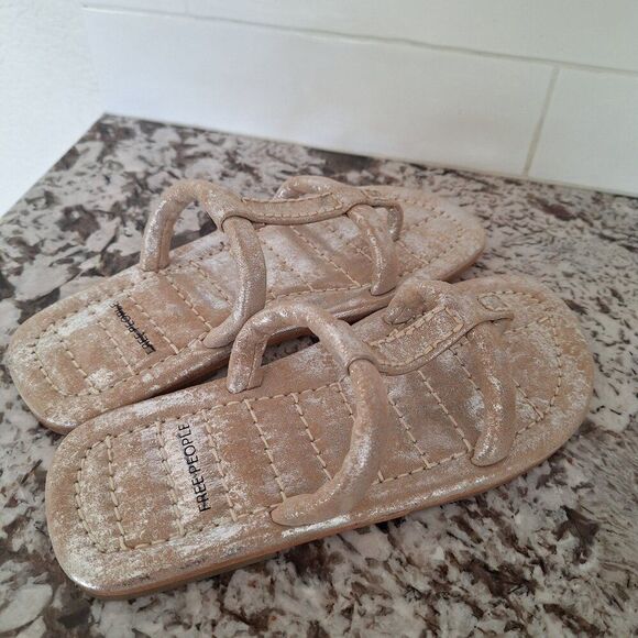 Free People  Leather  silver Sandals size 6.5 - Picture 2 of 7